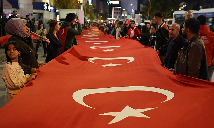 Elazığ'da tüyler diken diken: 'Fener Alayı' yürüyüşü gerçekleştirildi