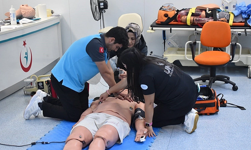 Elazığ'da UMKE personeline ileri yaşam desteği eğitimi