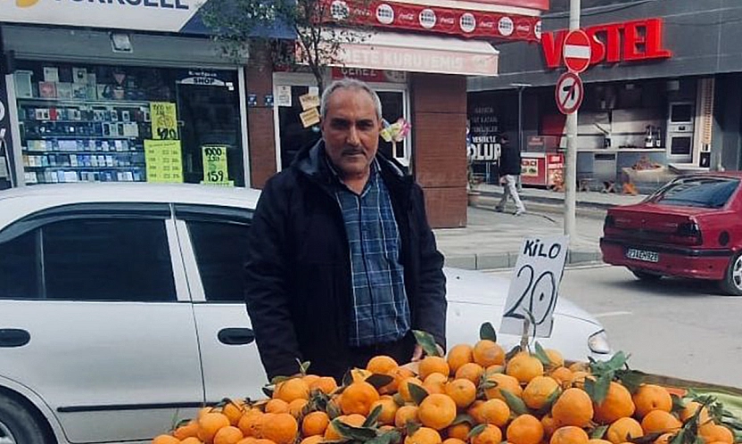 Elazığ'da Yağmura rağmen tablacının alın teri mesaisi