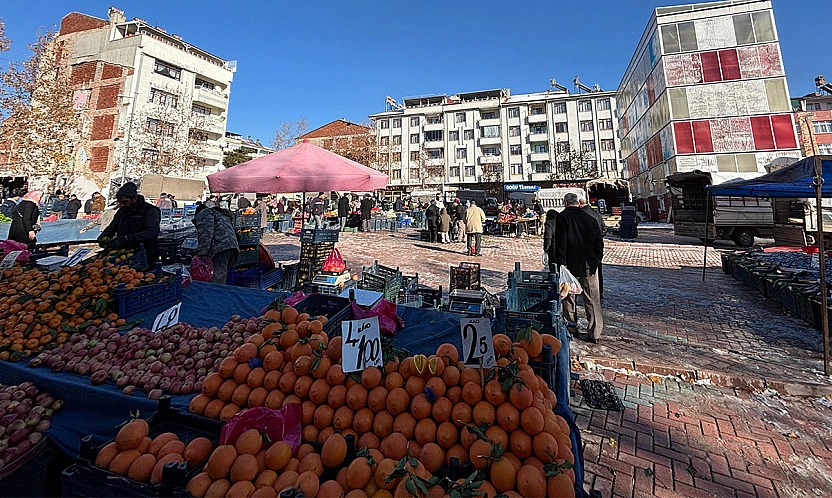 Elazığ'da Yılbaşı Öncesi Salı Pazarı'nda Durgunluk