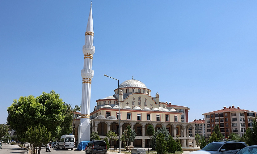 Elazığ'da yıldırımın yıktığı cami minaresi yeniden inşa edildi