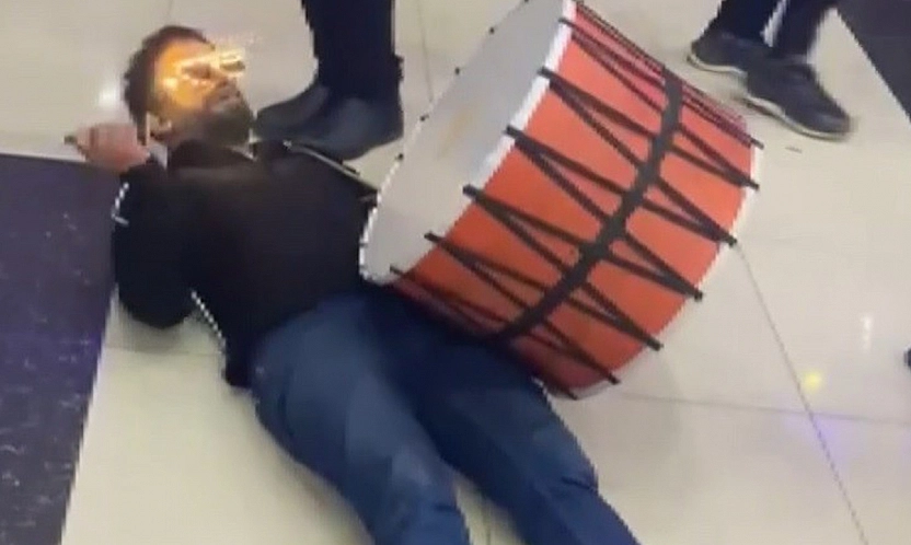 Elazığ'daki düğünde davulcudan renkli şov