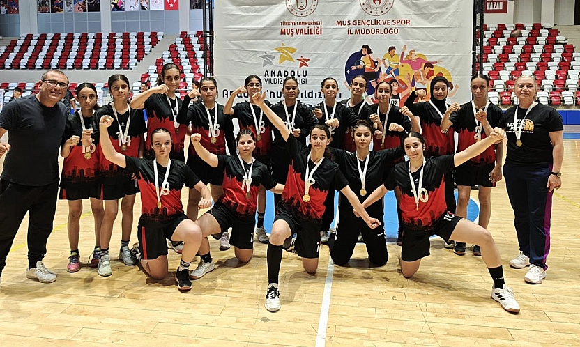 Elazığ'dan hentbolda çifte başarı