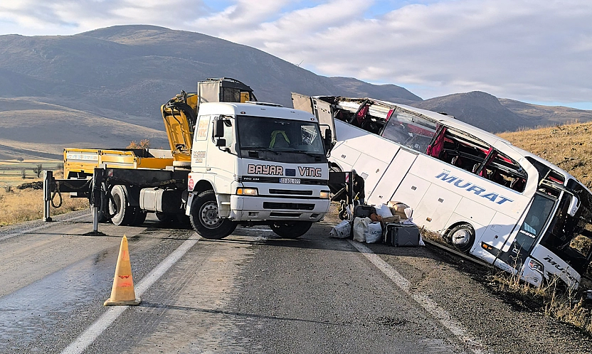 Elazığ firmasına ait otobüs kazasında ölenlerin kimlik tespiti sürüyor
