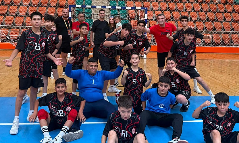 Elazığ gençlik spor kulübü minik erkek hentbol takımı final grubunda
