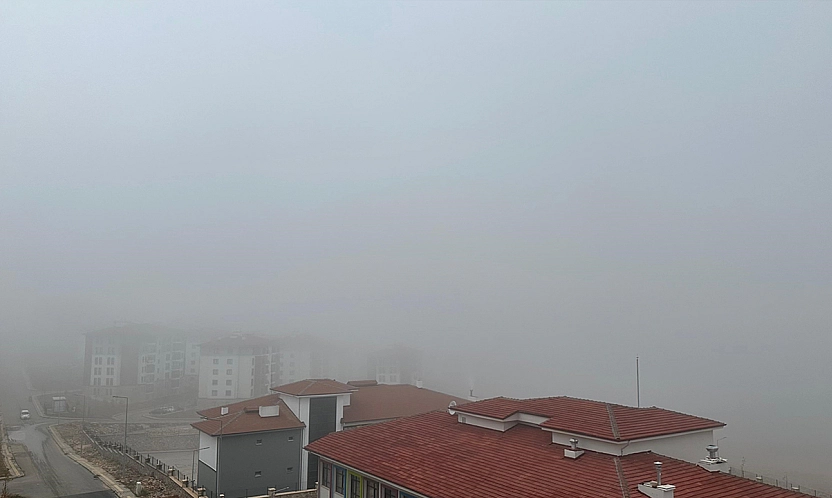 Elazığ göz gözü görmedi: Sis şehri esir aldı