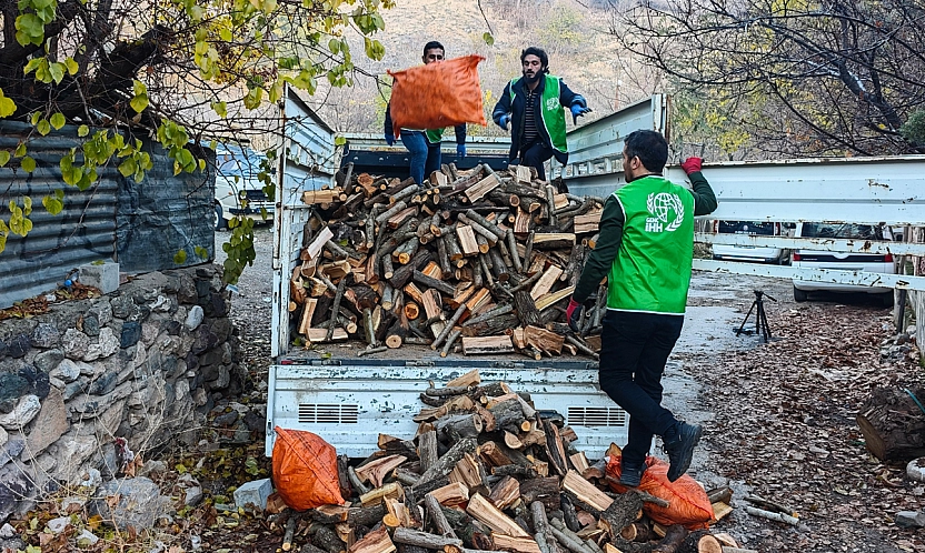 Elazığ İHH'dan 300 aileye yakacak yardımı