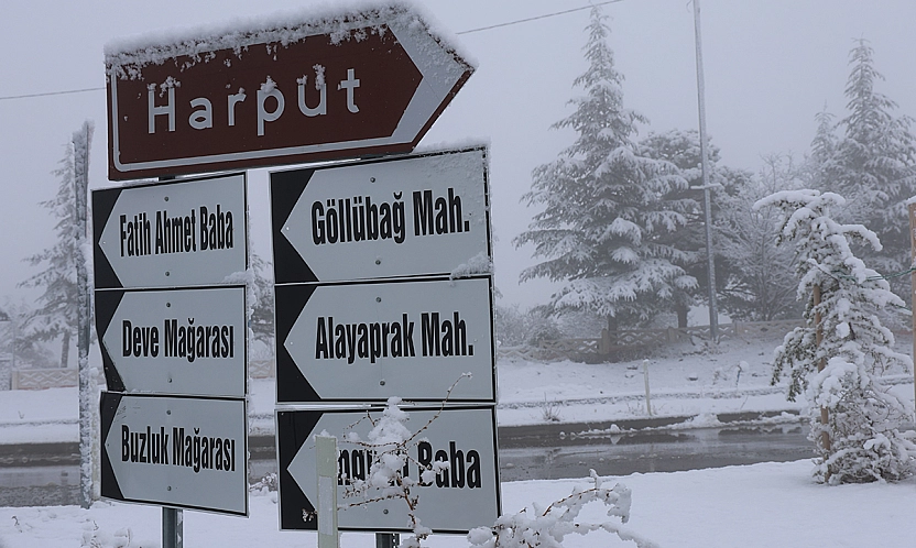 Elazığ'ın 4 bin yıllık Harput Mahallesi'nde kar yağışı etkili oldu