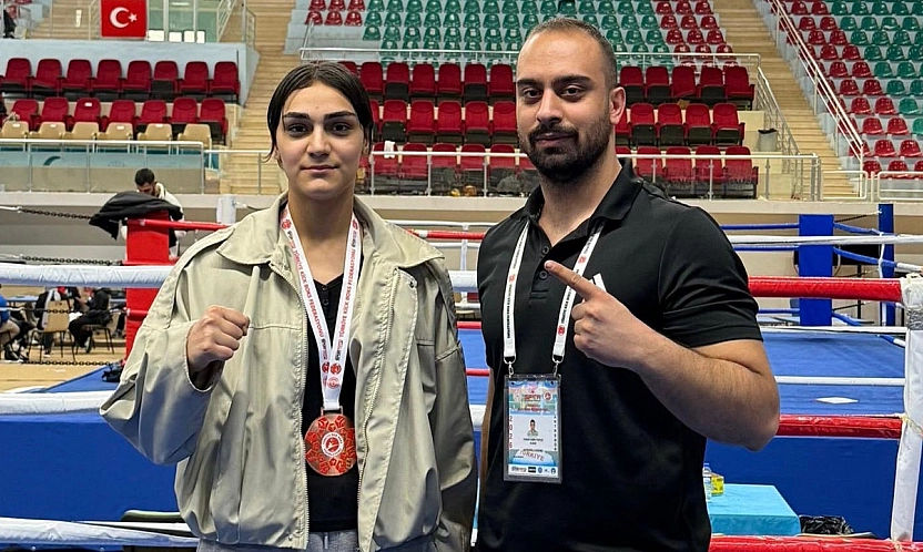 Elazığ'ın altın yumrukları Türkiye kürsüsünde