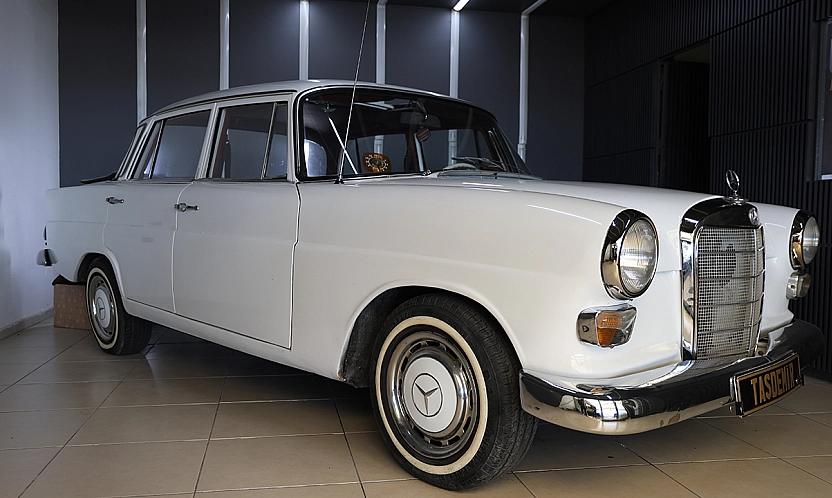 Elazığ'ın Gözbebeği: 1967 Model Mercedes'e 200 Bin Lira Harcadı, Milyonluk Araçları Dışarıda Bıraktı