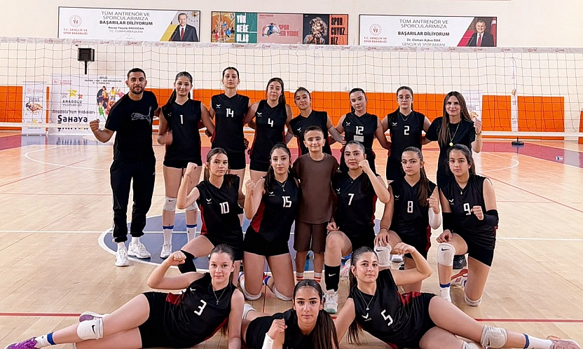 Elazığ Kız Voleybol Takımı yarı finalde