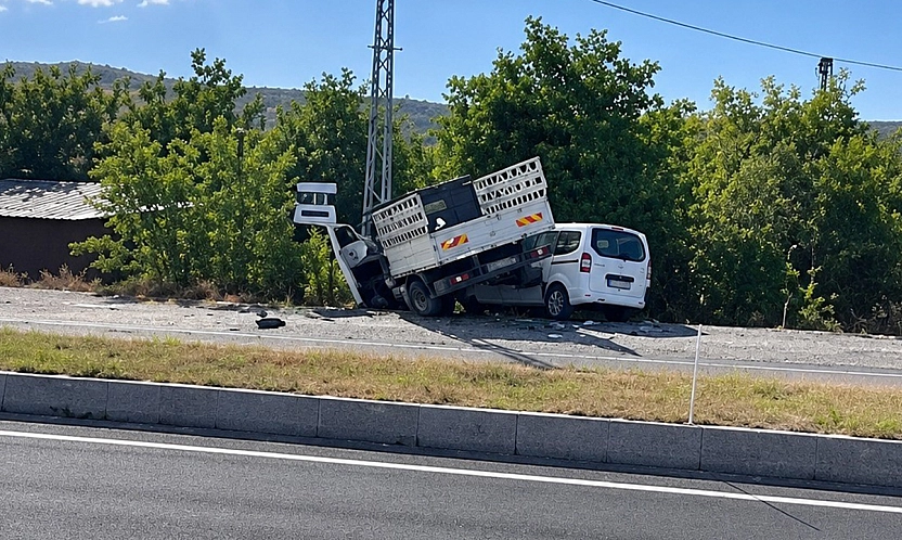 Elazığ-Malatya karayolunda pikap ile hafif ticari araç çarpıştı: 2 yaralı