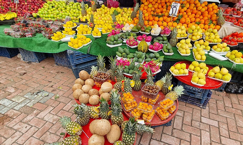 Elazığ pazarlarında tropikal meyve hareketliliği