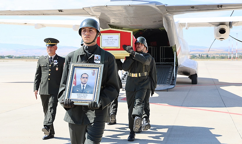 Elazığ şehidini askeri törenle karşıladı