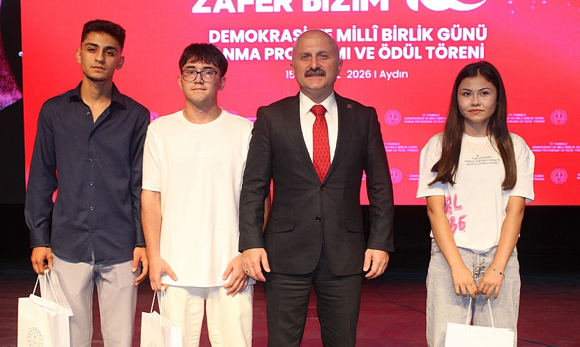 Elazığlı Asmin Yıldırım, 15 Temmuz Afiş Yarışması'nda Türkiye 3'üncüsü Oldu
