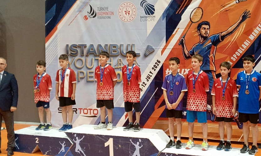 Elazığlı Badmintonculardan İstanbul'da altın madalya