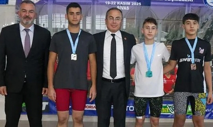 Elazığlı başarılı yüzücü Siraç Efe'den 10 yarışta 10 derece