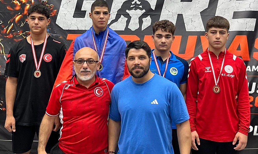 Elazığlı Güreşçiler Uluslararası Şampiyonada madalyalarla döndü