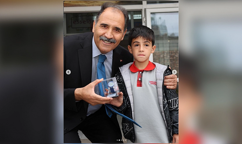 Elazığlı Miran'ın bayrak sevgisi ödülsüz kalmadı