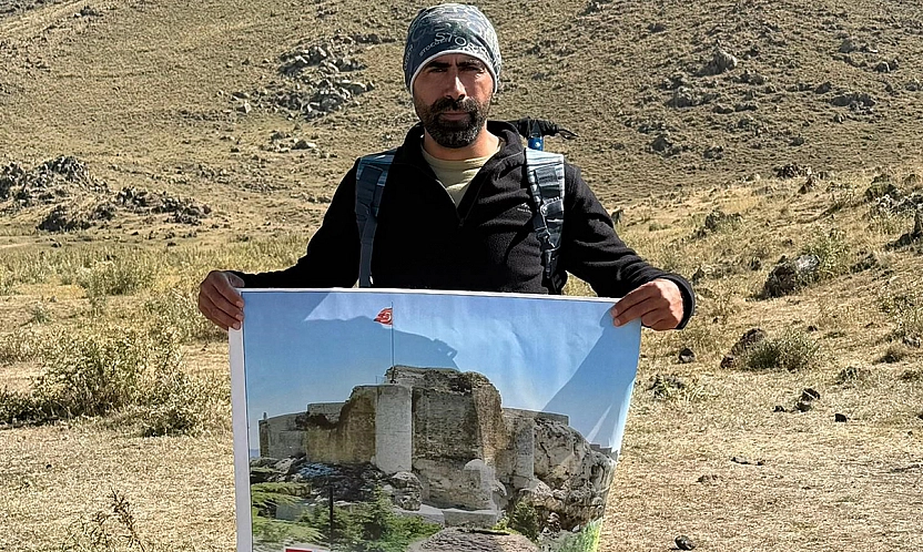 Elazığlı sporcudan Ağrı Dağı'nda 30 Ağustos Zafer Bayramı tırmanışı