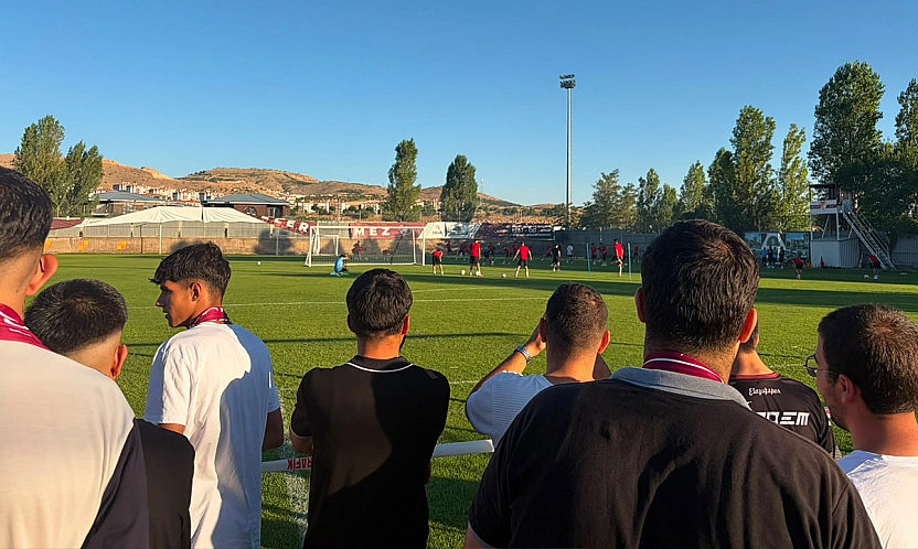 Elazığspor'da sezon öncesi hazırlıklar taraftar desteğiyle sürüyor