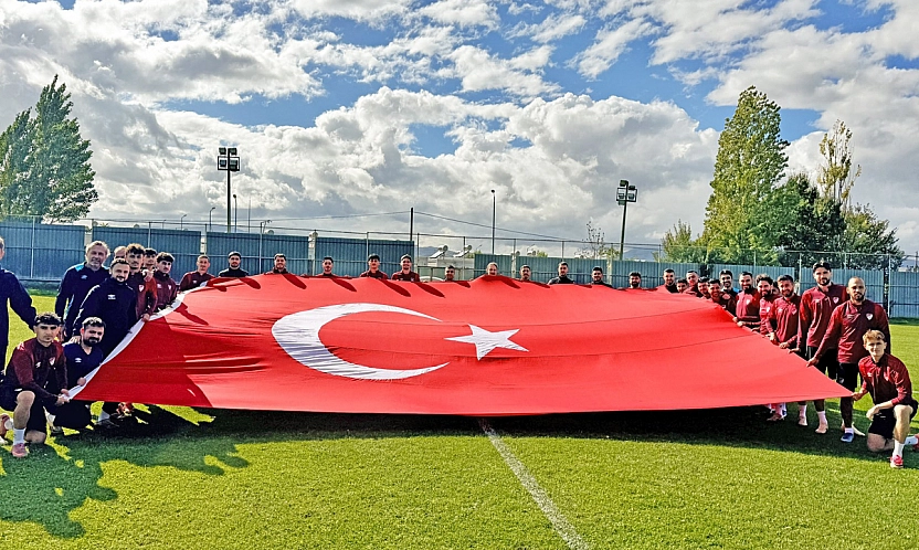 Elazığspor'dan 29 Ekim Cumhuriyet Bayramı'na anlamlı kutlama