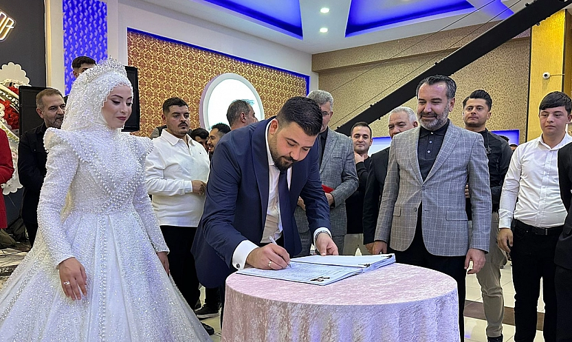 Elazığspor tribünlerinin emektarı Burak Sudan, Kader Fırat ile dünya evine girdi