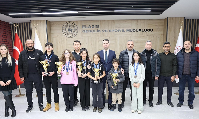 Eskrim'in şampiyonlarından İl Müdürü Abdulsamet Eren'e ziyaret