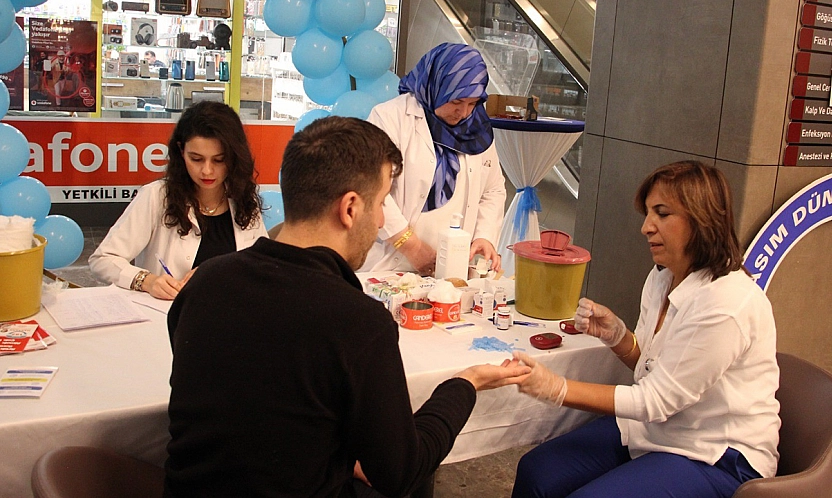 Fethi Sekin Şehir Hastanesi'nden diyabet konusunda bilgilendirme çalışması