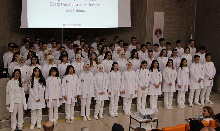Fırat Üniversitesi Diş Hekimliği Fakültesinde Beyaz Önlük Giyme Töreni düzenlendi