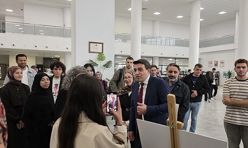 Fırat Üniversitesi'nde 'perdenin ötesinde' sergisi kapılarını açtı