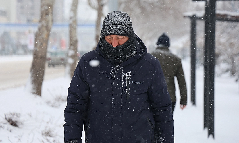Gece başlayan kar yağışı Elazığ'ı beyaza bürüdü