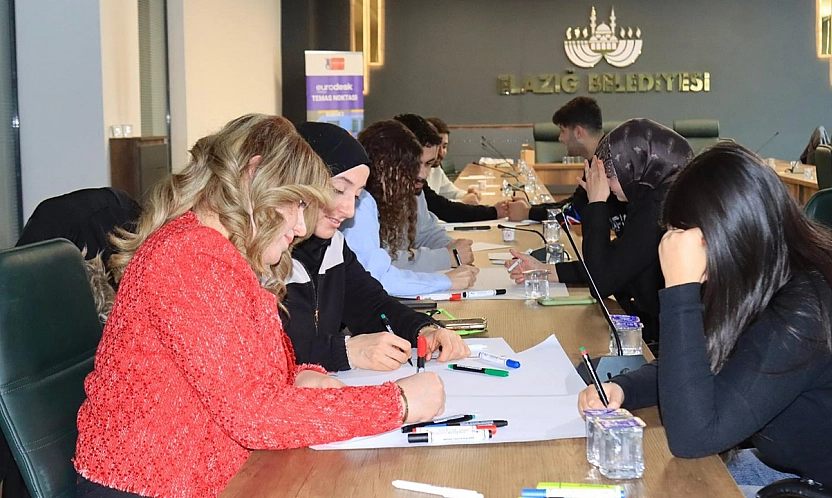 Gençlik Meclisi'nden proje yazma eğitimi