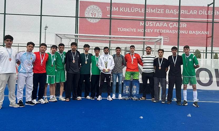 Gençlik ve Spor Kulübü Hokey Takımı Play Off'ta üçüncü