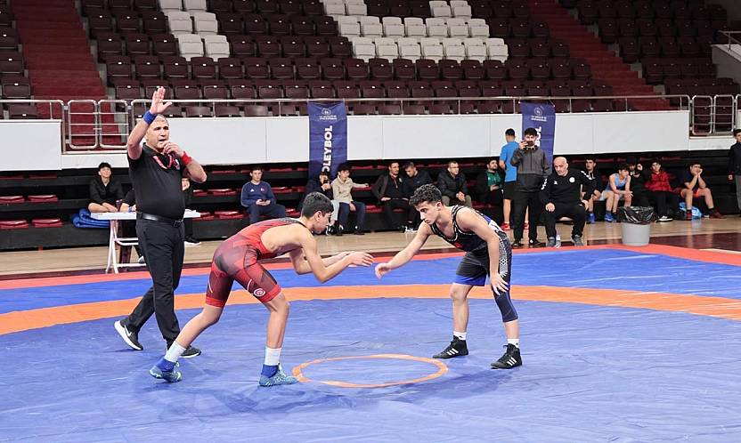 Güreşçiler Elazığ'da mindere çıkıyor