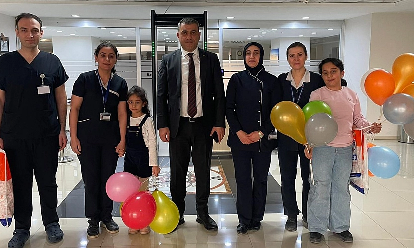 Hastanede karne sevinci: Elazığ'da minik hastalara moral sürprizi
