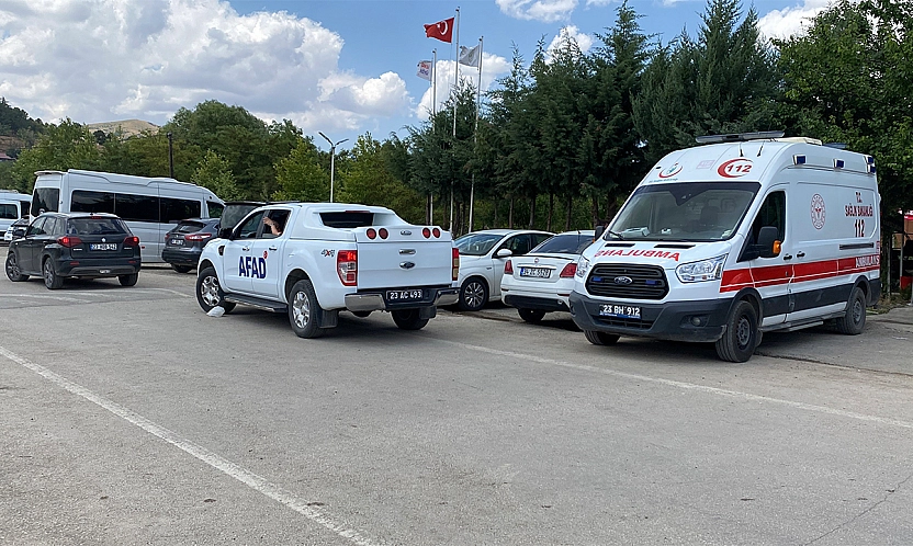 Hazar Gölü'nde faciadan dönüldü: Gezi teknesi battı, 7 kişi son anda kurtarıldı