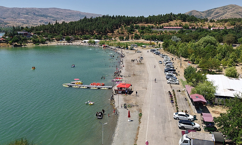 Hazar Gölü'nde tatil yoğunluğu