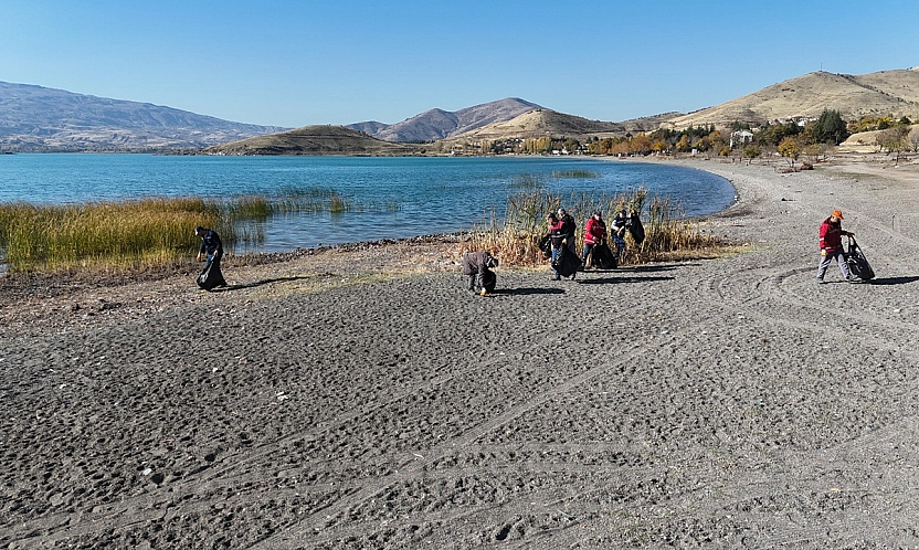 Hazar Gölü'nde temizlik seferberliği