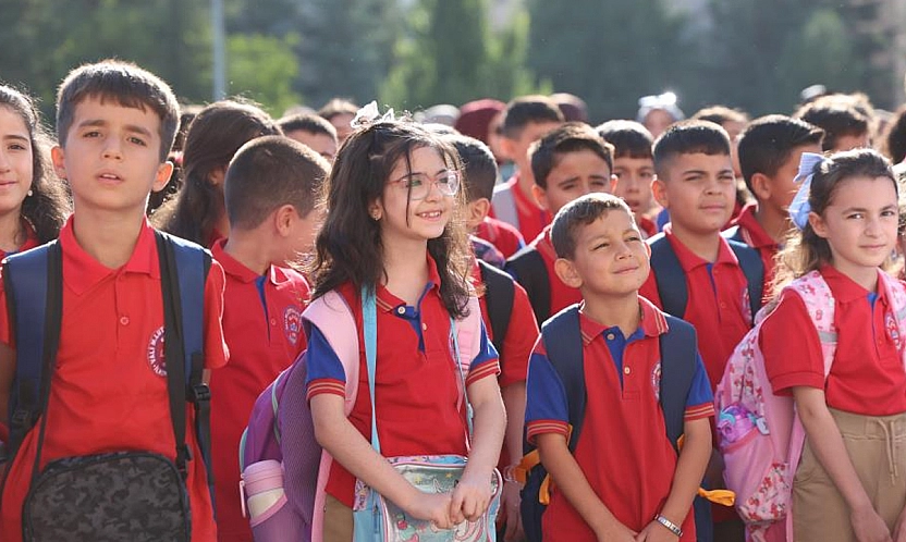 İlk ders zilini Vali Hatipoğlu çaldı