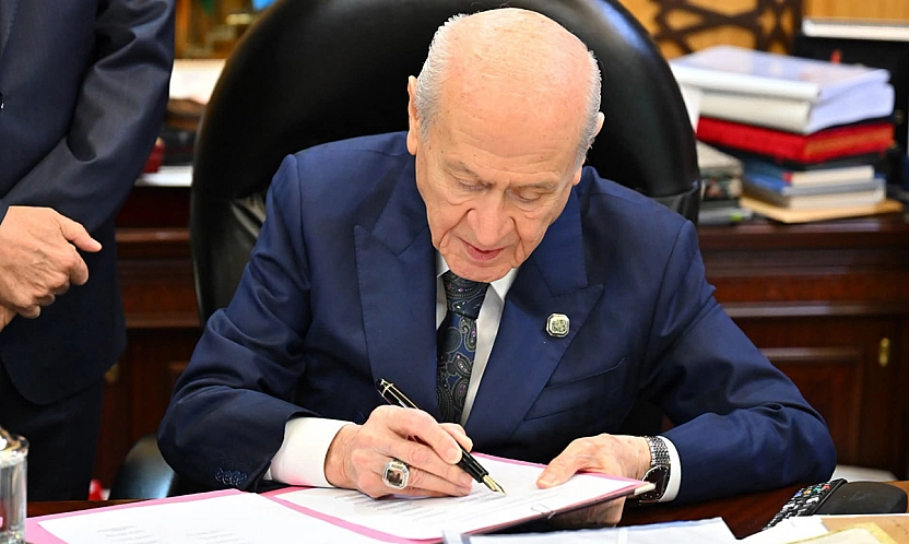 İlk imza Bahçeli'den