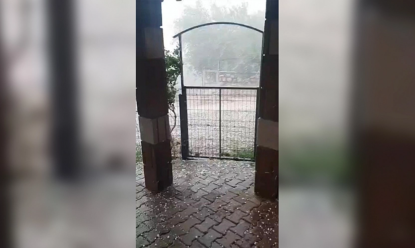 Karakoçan'da fırtına ve dolu hayatı olumsuz etkiledi