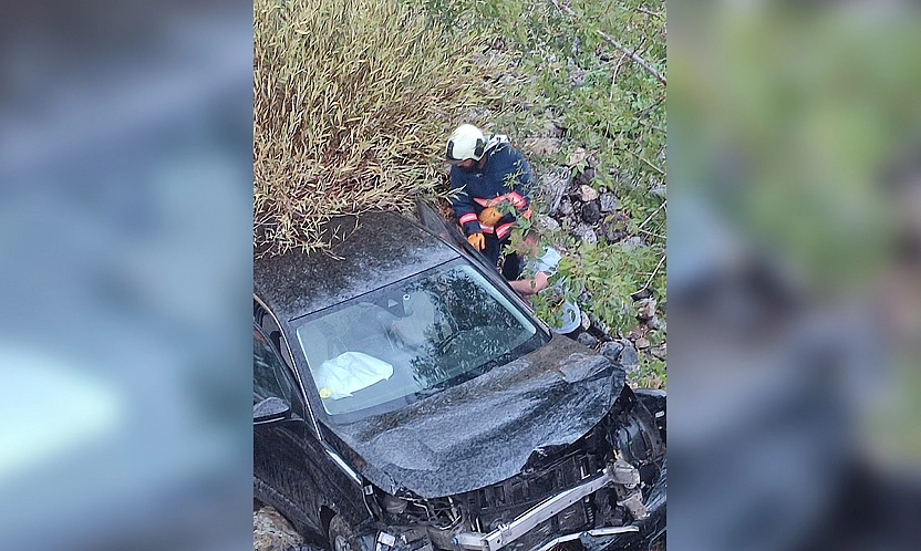 Karakoçan'da otomobil şarampole yuvarlandı: 1 yaralı