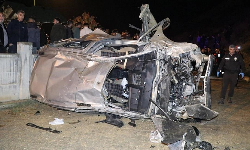 Katliam gibi kaza: 2 genç hayatını kaybetti, yaralılar var