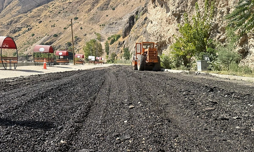 Keban Belediyesi Fırat Sahili'nde çalışmalarını sürdürüyor