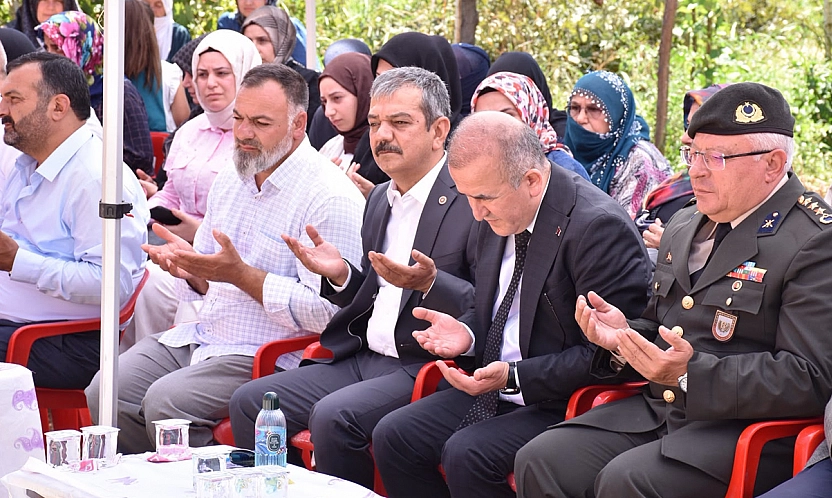 Milletvekili Erol Keleş'ten Palu'da şehit anıtı ve vatandaş ziyareti