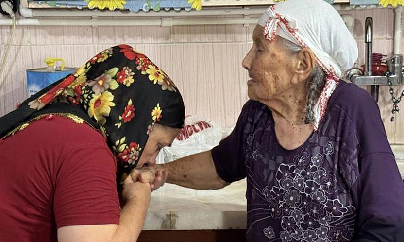 Milyonluk miras kavgasında anne-kız yüzleşti! Elini öptü,
