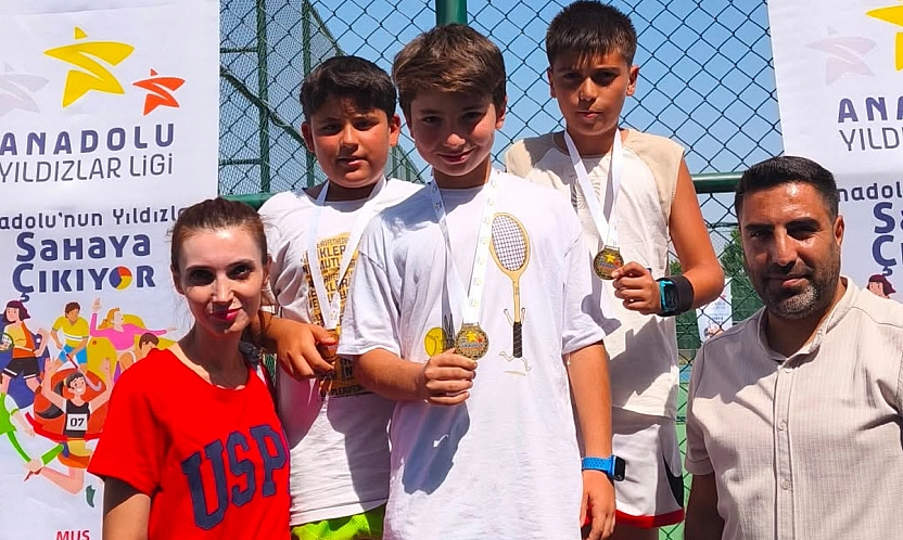 Muş'ta Elazığ rüzgarı: Tenis takımı yarı finalde