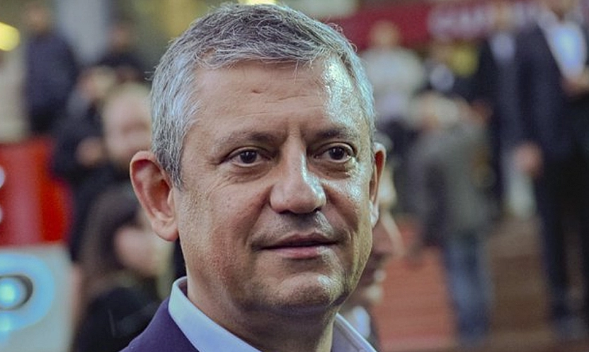 Özgür Özel ve 91 vekil CHP'den istifa etti