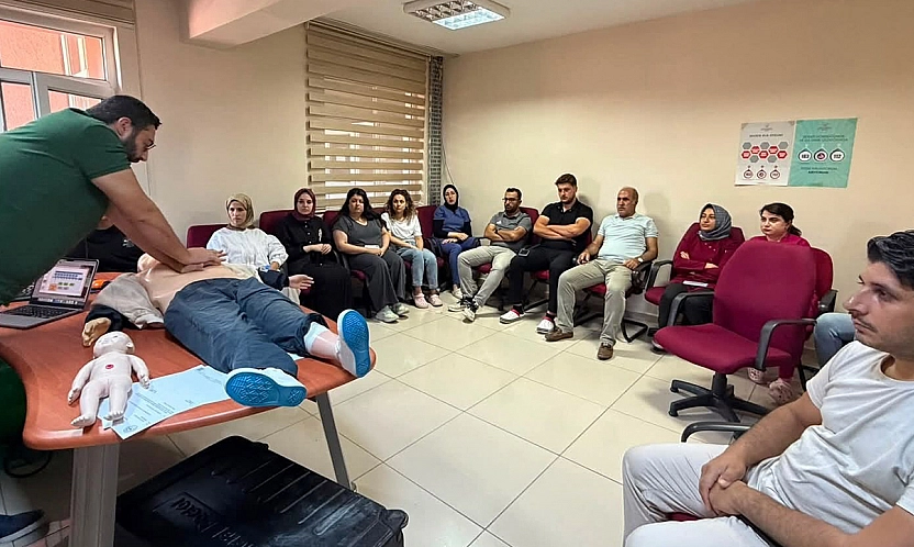 Palu'da hastane personeline hayat kurtaran CPR eğitimi